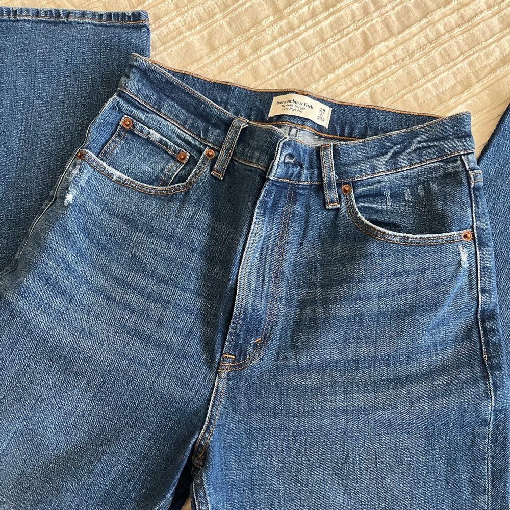 Abercrombie Ultra High Rise Ankle Straight Jean - Picture 5 of 8